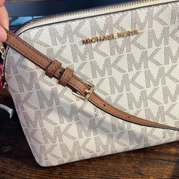 Michael Kors White Crossbody Purse - Picture 4 of 6
